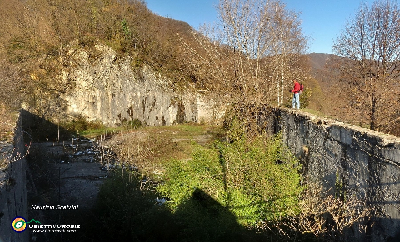 35 La grande vasca dell'ex bacino....JPG